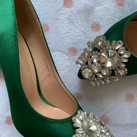 BIGTREE Green Satin Jeweled Heels – Size 38 - Picture 5 of 8